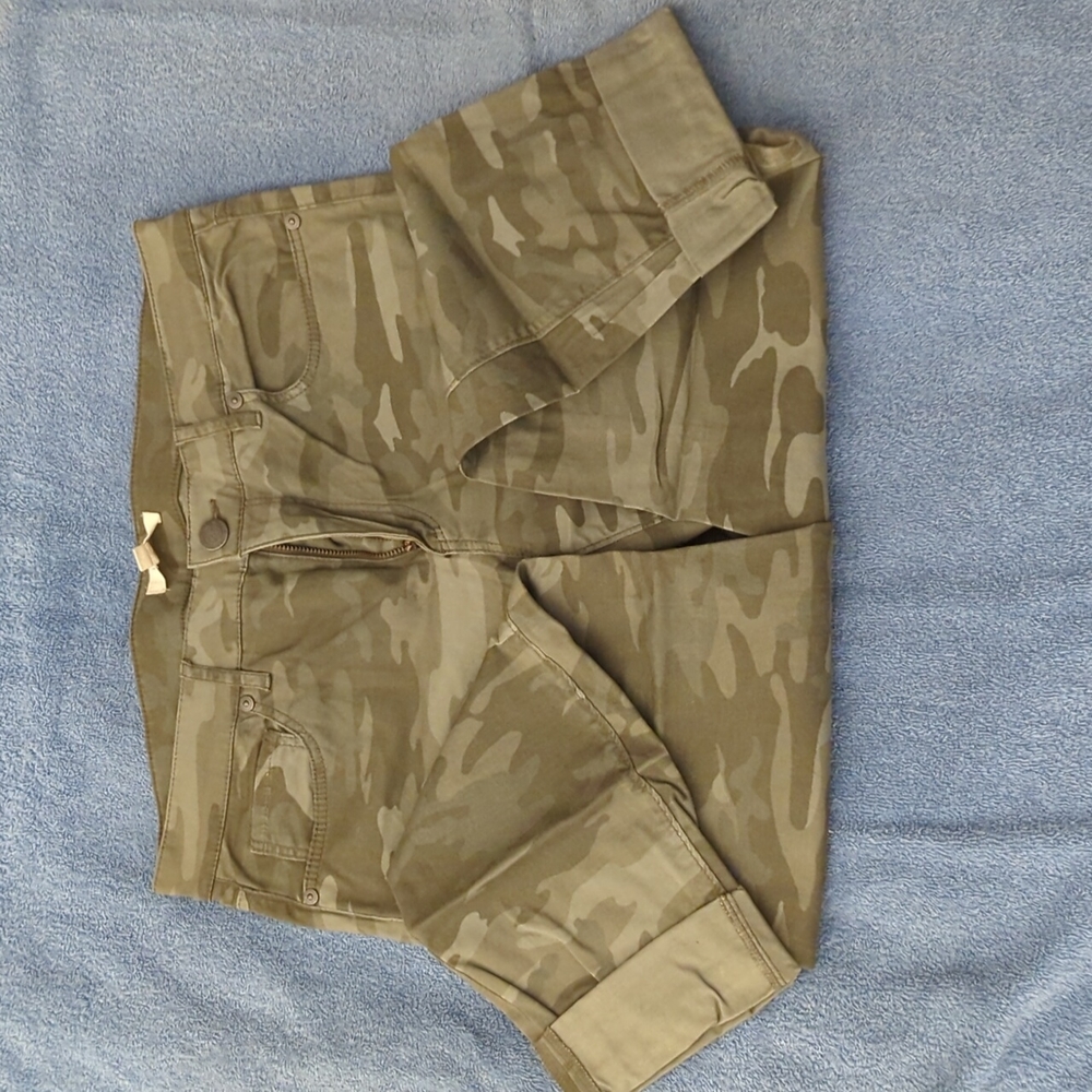 LOFT Camo Pants size 6